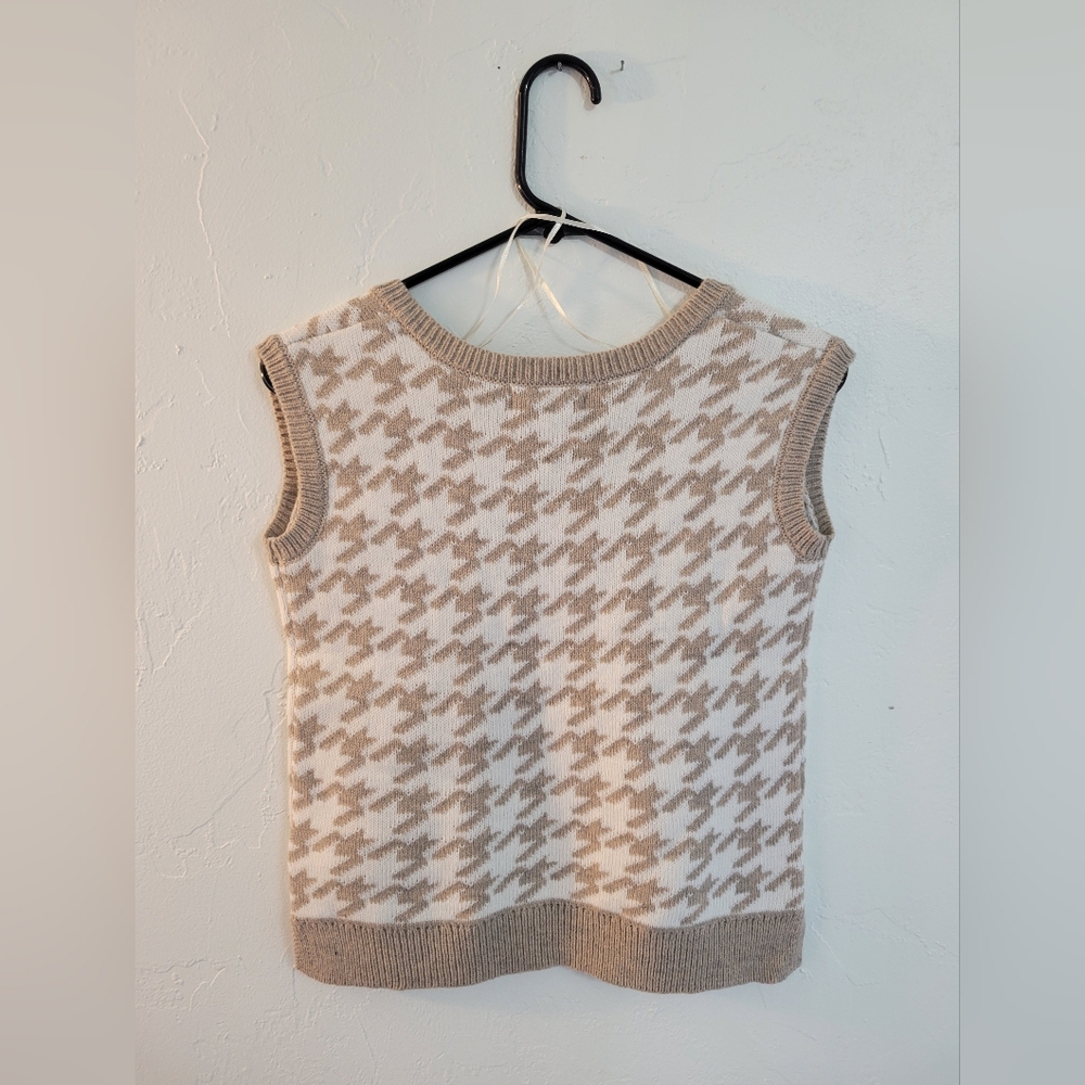 Jessica Simpson Sweater Vest Juniors - Picture 2 of 3